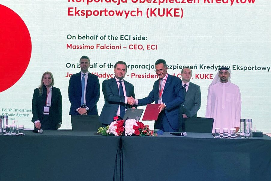 Na zdjęciu od lewej: Janusz Władyczak (prezes zarządu KUKE) i Massimo Falcioni (CEO ECI)